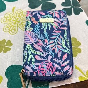 Lilly Pulitzer Tiki Palm phone wallet in Oyster Bay Navy You've Been Spotted